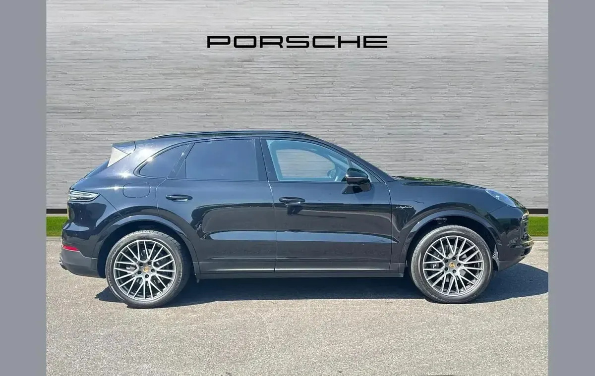 Used Porsche Cayenne 456 HP (335 kW) 2022 Jet black SUV