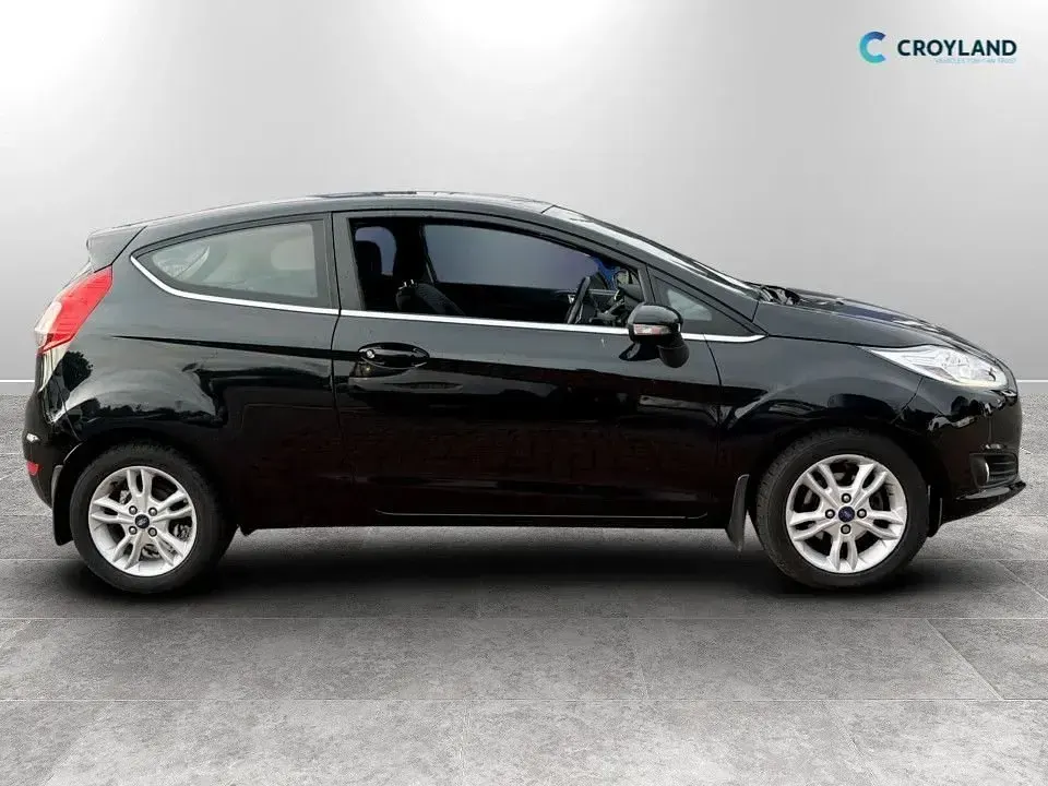 Used Ford Fiesta Zetec 100 HP (73 kW) 2015 Black Hatchback