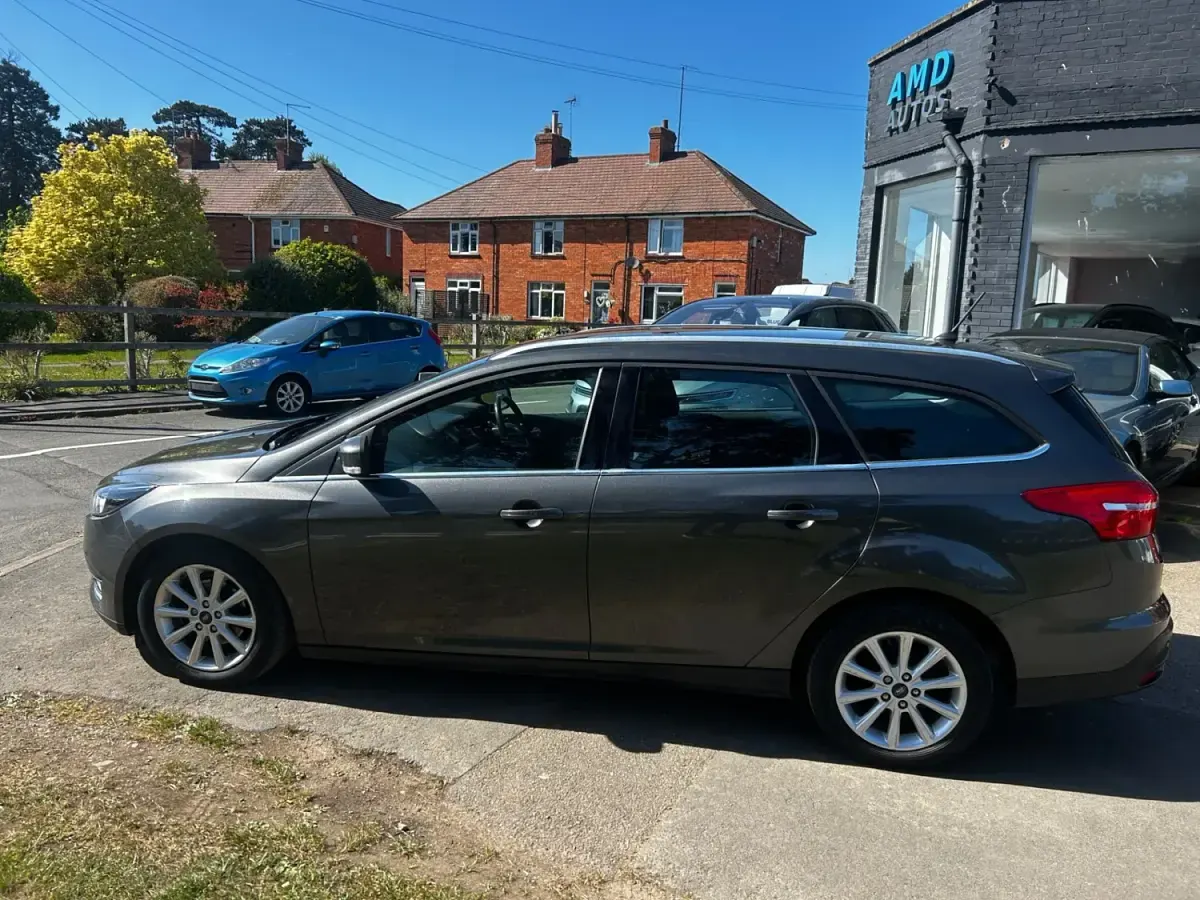 Używany Ford Focus Titanium 120 KM (88 kW) 2017 Szary Kombi