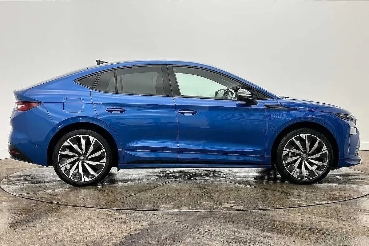 Used Skoda Enyaq iV SportLine 154 kW (210 HP) 2025 Race blue metallic SUV
