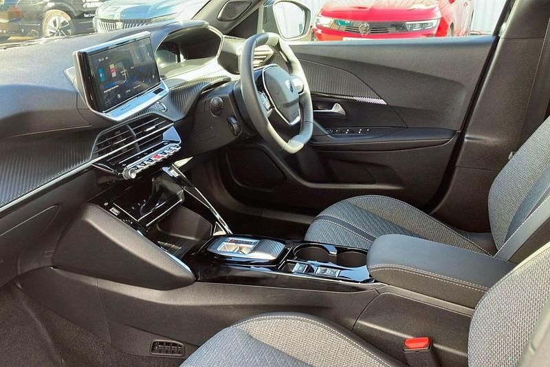 Second-hand Peugeot e-2008 Allure 114 kW (156 CP) 2025 Negru SUV