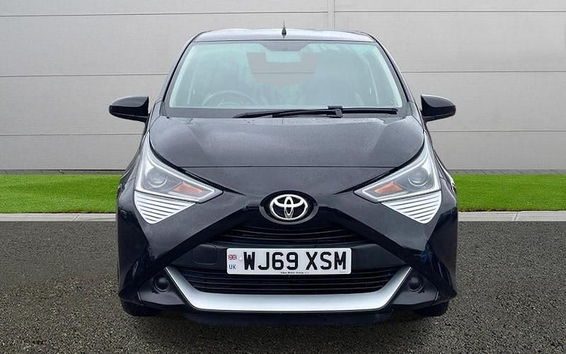 Used Toyota Aygo X-play 72 HP (52 kW) 2019 Black Hatchback