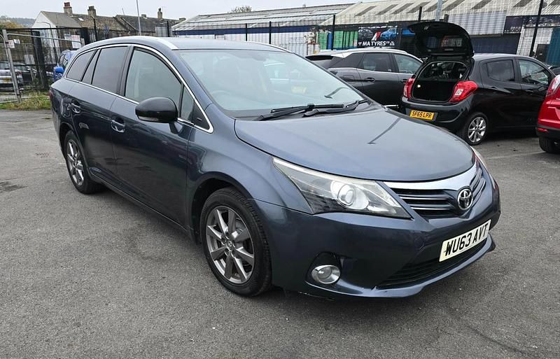 Used Toyota Avensis 126 HP (92 kW) 2013 Blue Estate