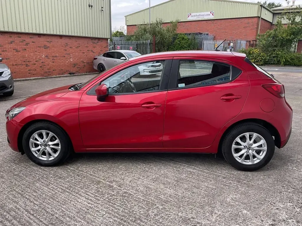 Used Mazda 2 90 HP (66 kW) 2016 Red Hatchback