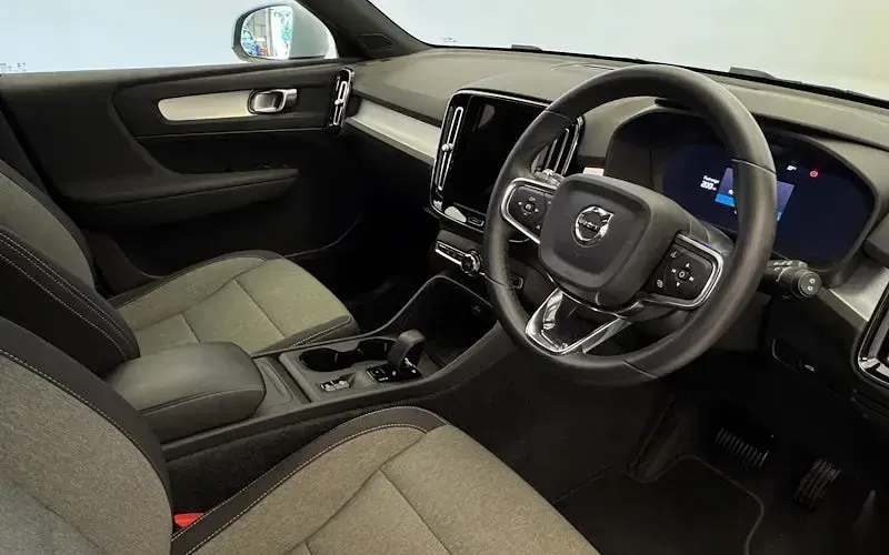 Used Volvo XC40 Core 163 HP (119 kW) 2024 Blue SUV
