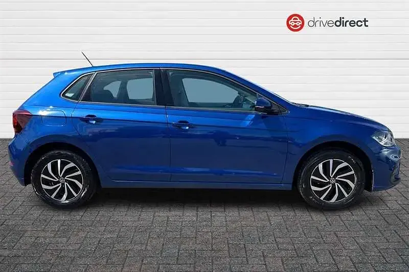 Used VW Polo Life 95 HP (69 kW) 2024 Blue Hatchback