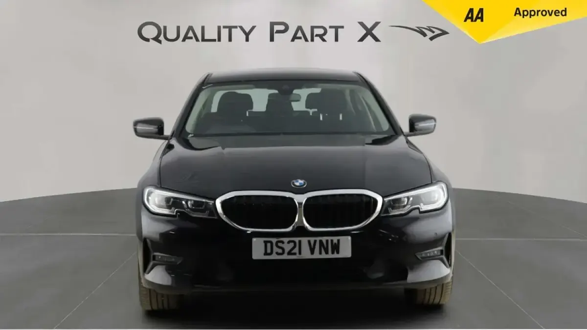 Begagnad BMW 330e 2021 Svart Sedan