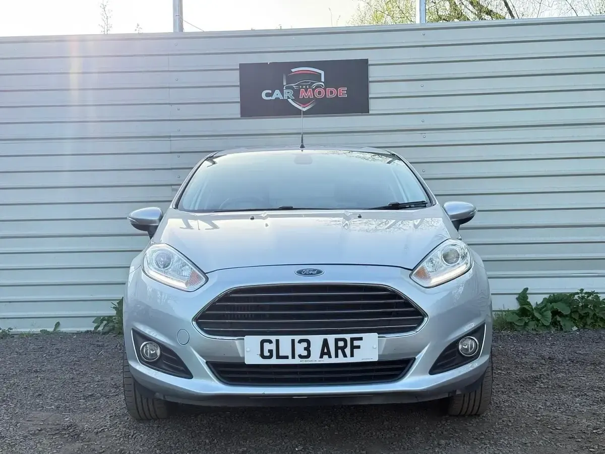 Used Ford Fiesta Titanium 125 HP (91 kW) 2013 Silver Hatchback