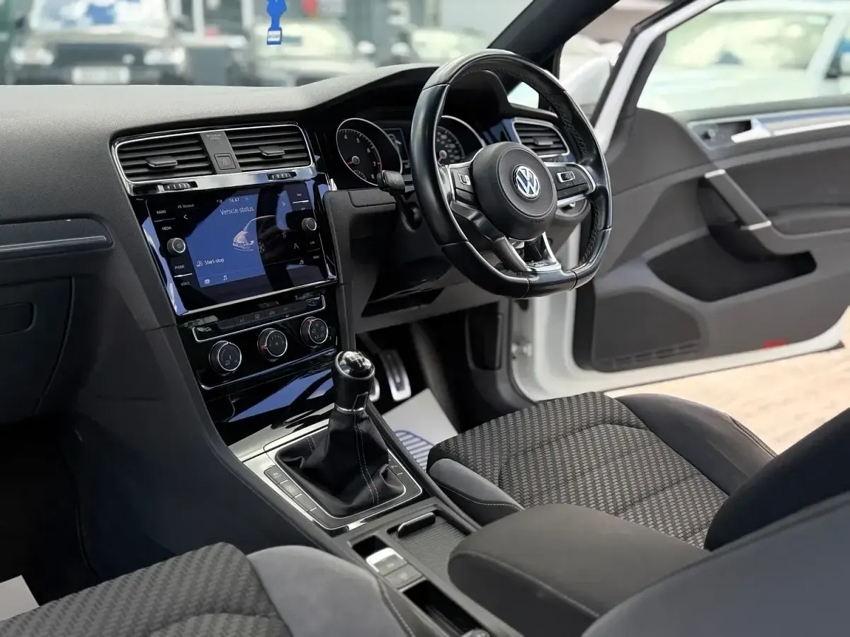 Used VW Golf VII R-line 150 HP (110 kW) 2018 White Hatchback