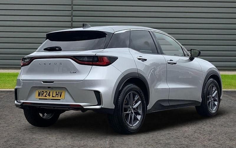 Second-hand Lexus LBX 136 CP (100 kW) 2026 SUV
