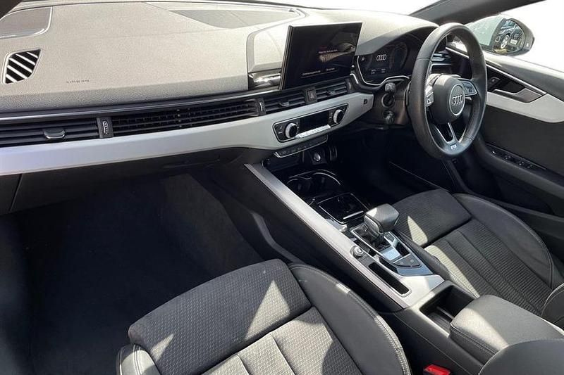 Used Audi A4 S-Line 204 HP (150 kW) 2024 White Estate