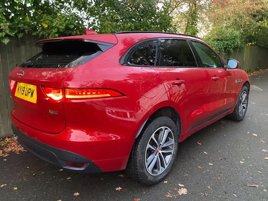 Used Jaguar F-Pace R-Sport 180 HP (132 kW) 2019 Red SUV