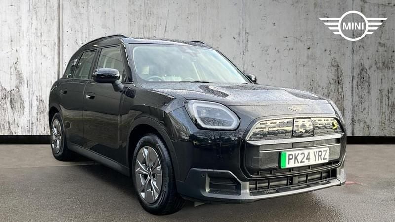 Black Used 2024 Mini Countryman Classic SUV | £30,199 (Good price) - Image 1/4