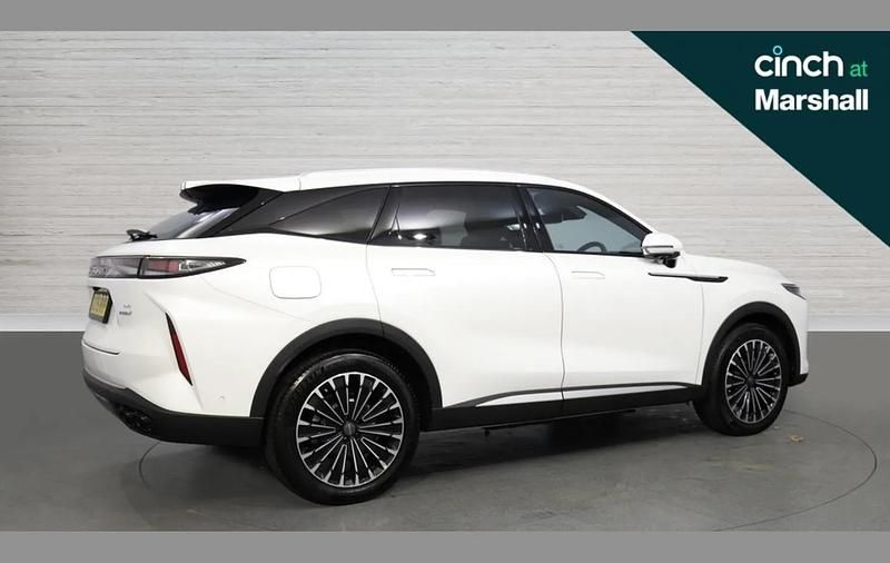 Used Omoda 9 442 HP (325 kW) 2025 White SUV