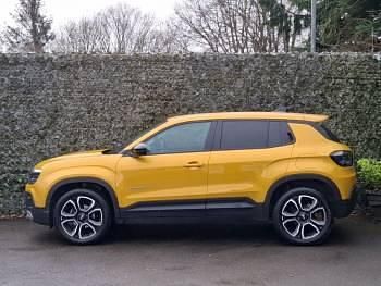 Used Jeep Avenger Summit 100 HP (73 kW) 2025 Yellow SUV