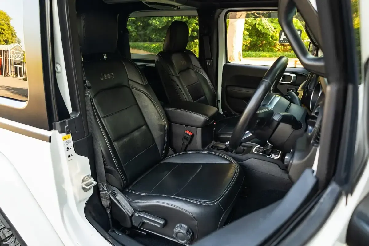 Used Jeep Wrangler Sahara 270 HP (198 kW) 2019 White SUV