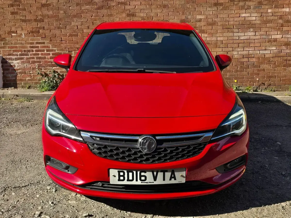 Used Vauxhall Astra SRi 136 HP (100 kW) 2016 Red Hatchback