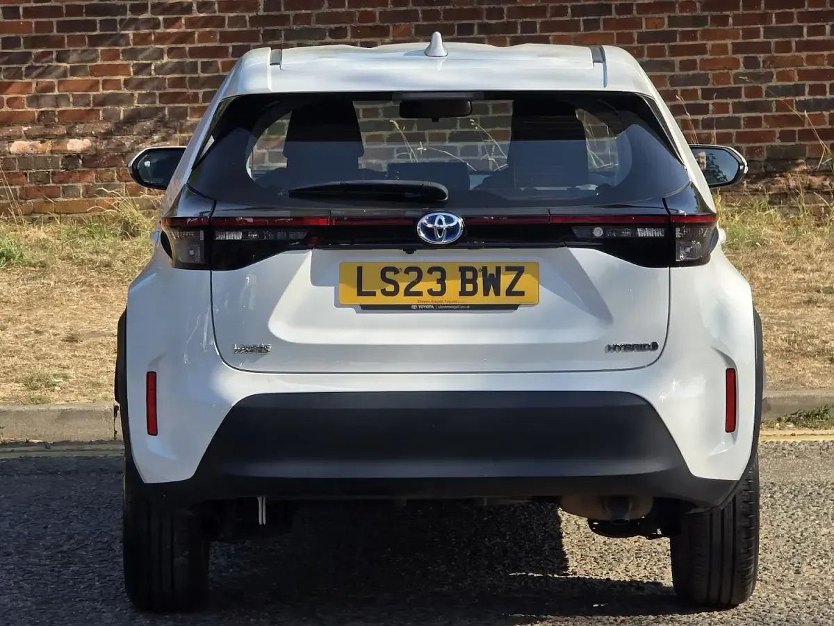 Used Toyota Yaris Hybrid 2023 White Estate