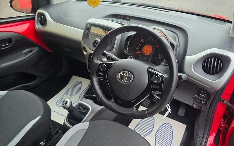 Usado Toyota Aygo X-play 69 CV (50 kW) 2018 Utilitario