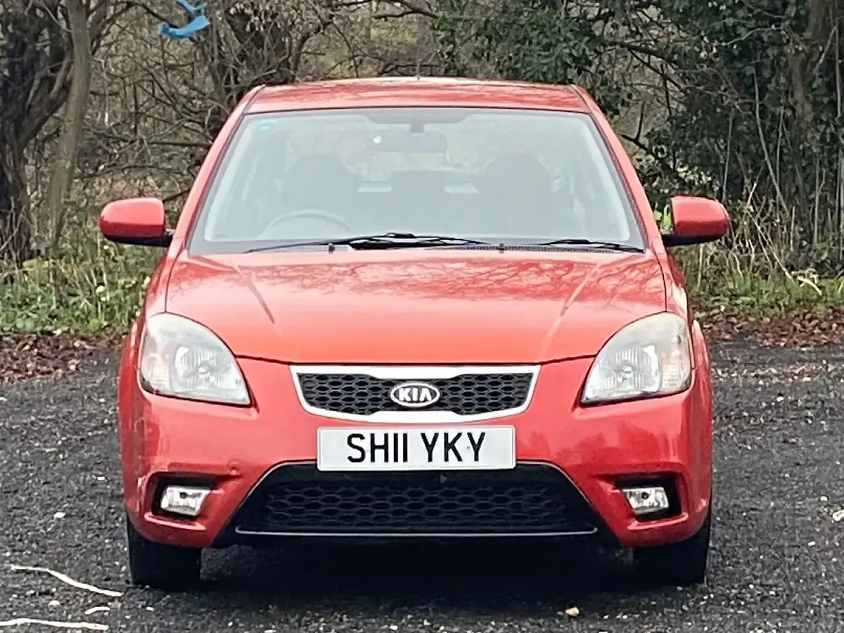 Used Kia Rio 109 HP (80 kW) 2011 Red Hatchback