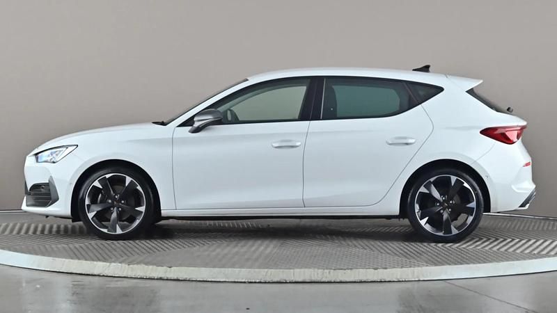 Used Cupra Leon 150 HP (110 kW) 2023 White Hatchback