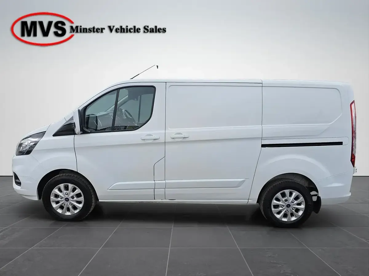 Used Ford Transit Custom Limited 130 HP (95 kW) 2021 White Van