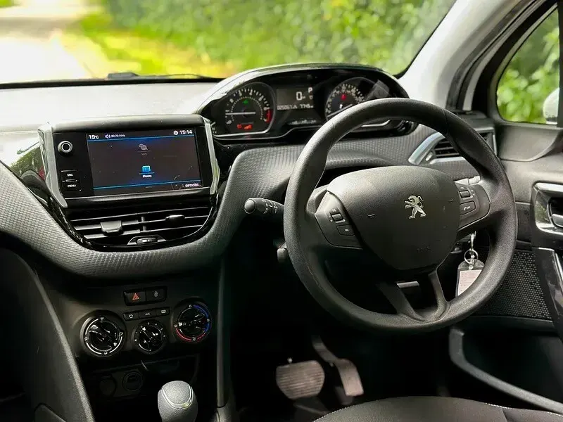 Used Peugeot 208 Allure 2017 White Hatchback