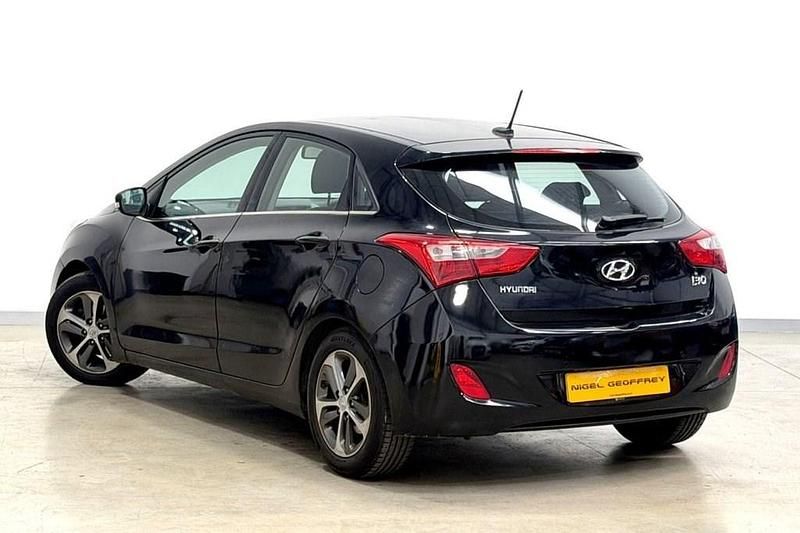 Used Hyundai i30 SE 110 HP (80 kW) 2015 Black Hatchback
