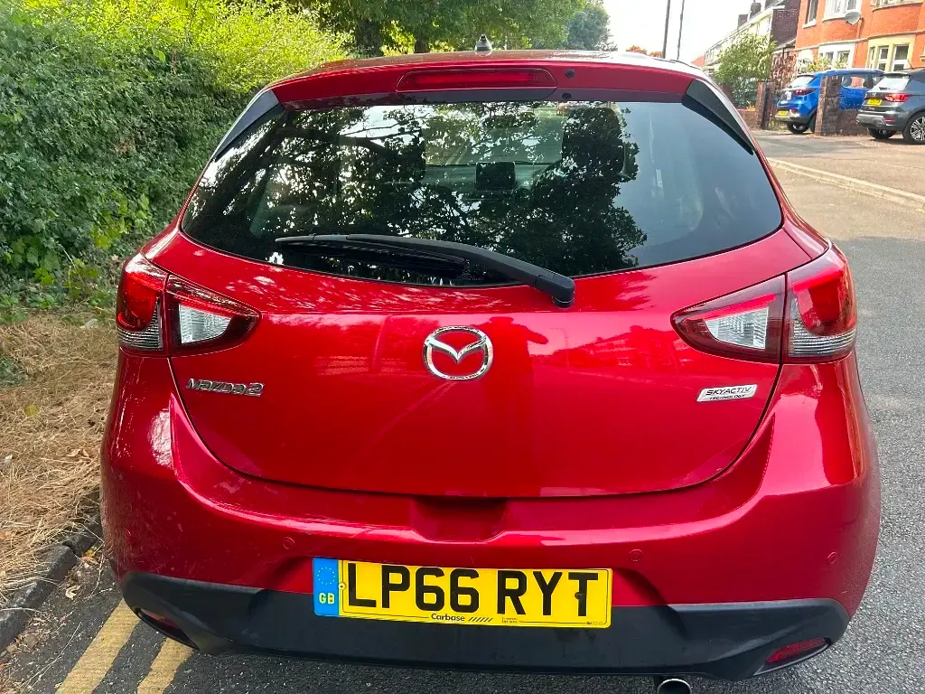 Used Mazda 2 Inclusive 105 HP (77 kW) 2016 Red Hatchback