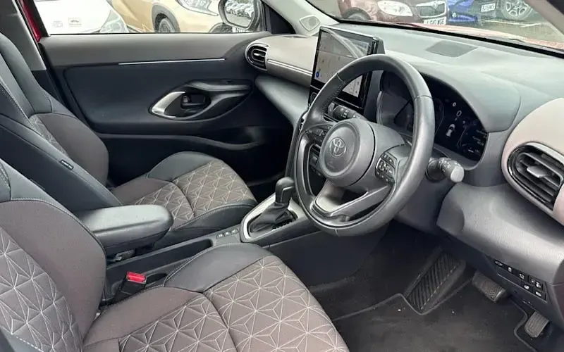 Used Toyota Yaris Cross 116 HP (85 kW) 2024 Red SUV