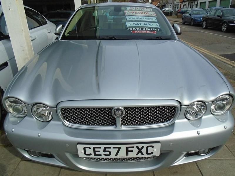 Usado Jaguar XJ Sovereign 238 HP (175 kW) 2007 Prateado Sedan