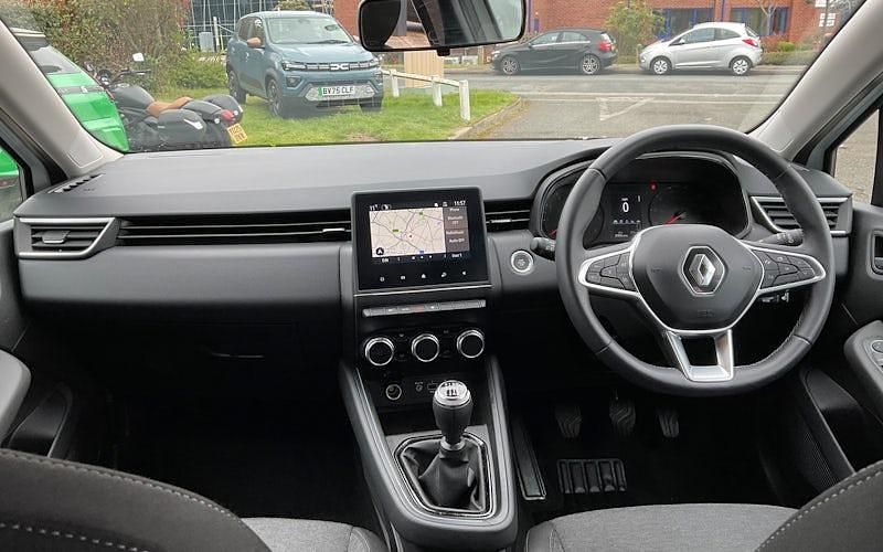 Used Renault Clio V Iconic 90 HP (66 kW) 2022 Hatchback