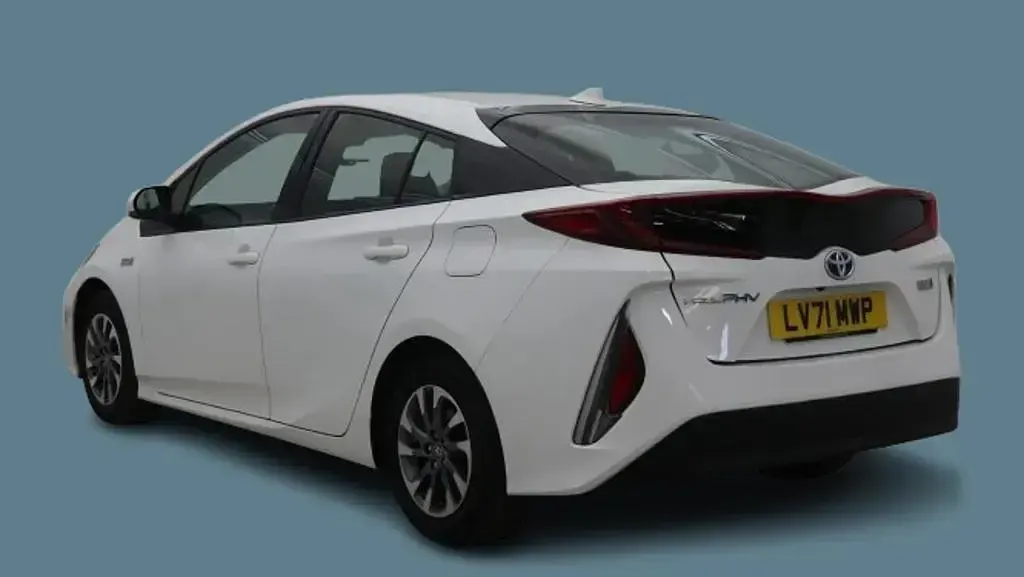 Used Toyota Prius Business Edition 122 HP (89 kW) 2021 White Hatchback