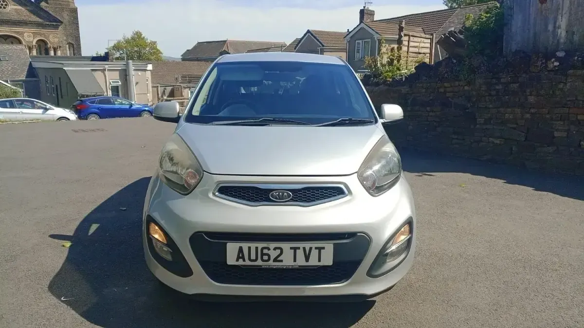 Used Kia Picanto 68 HP (50 kW) 2012 Silver Hatchback