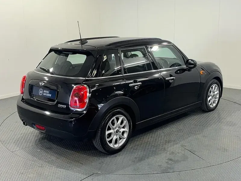 Usado Mini Cooper Hatch 2017 Negro Utilitario