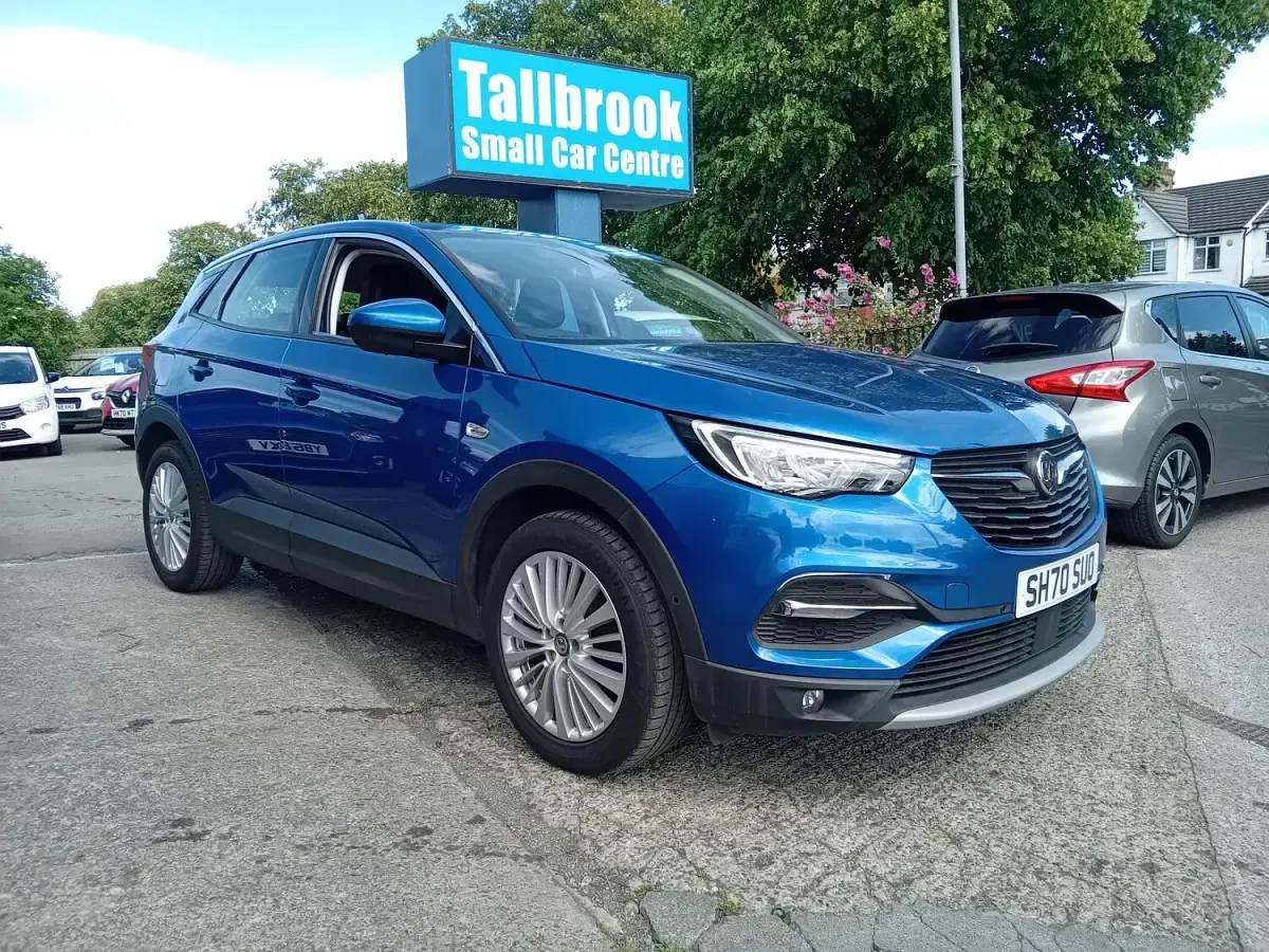 Used Vauxhall Grandland X Business Edition 130 HP (95 kW) 2020 Blue SUV