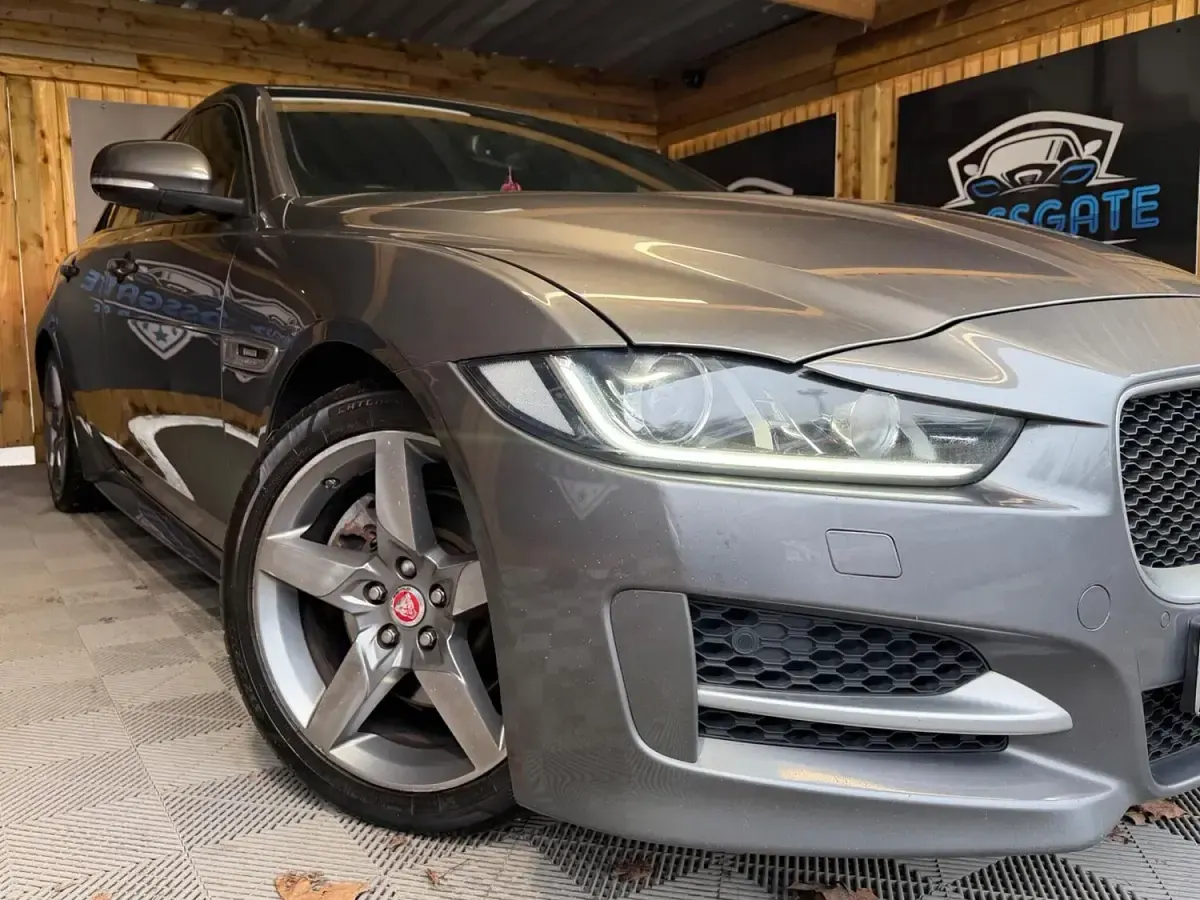 Used Jaguar XE R-Sport 180 HP (132 kW) 2016 Grey Sedan