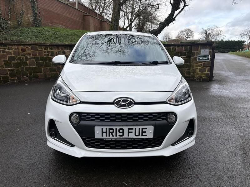 Used Hyundai i10 Premium 87 HP (63 kW) 2019 White Hatchback