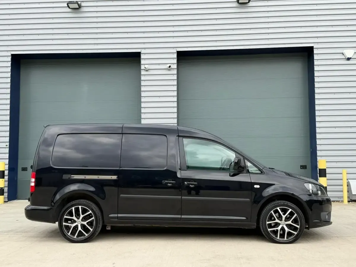 Używany VW Caddy Highline 140 KM (102 kW) 2014 Czarny Minivan