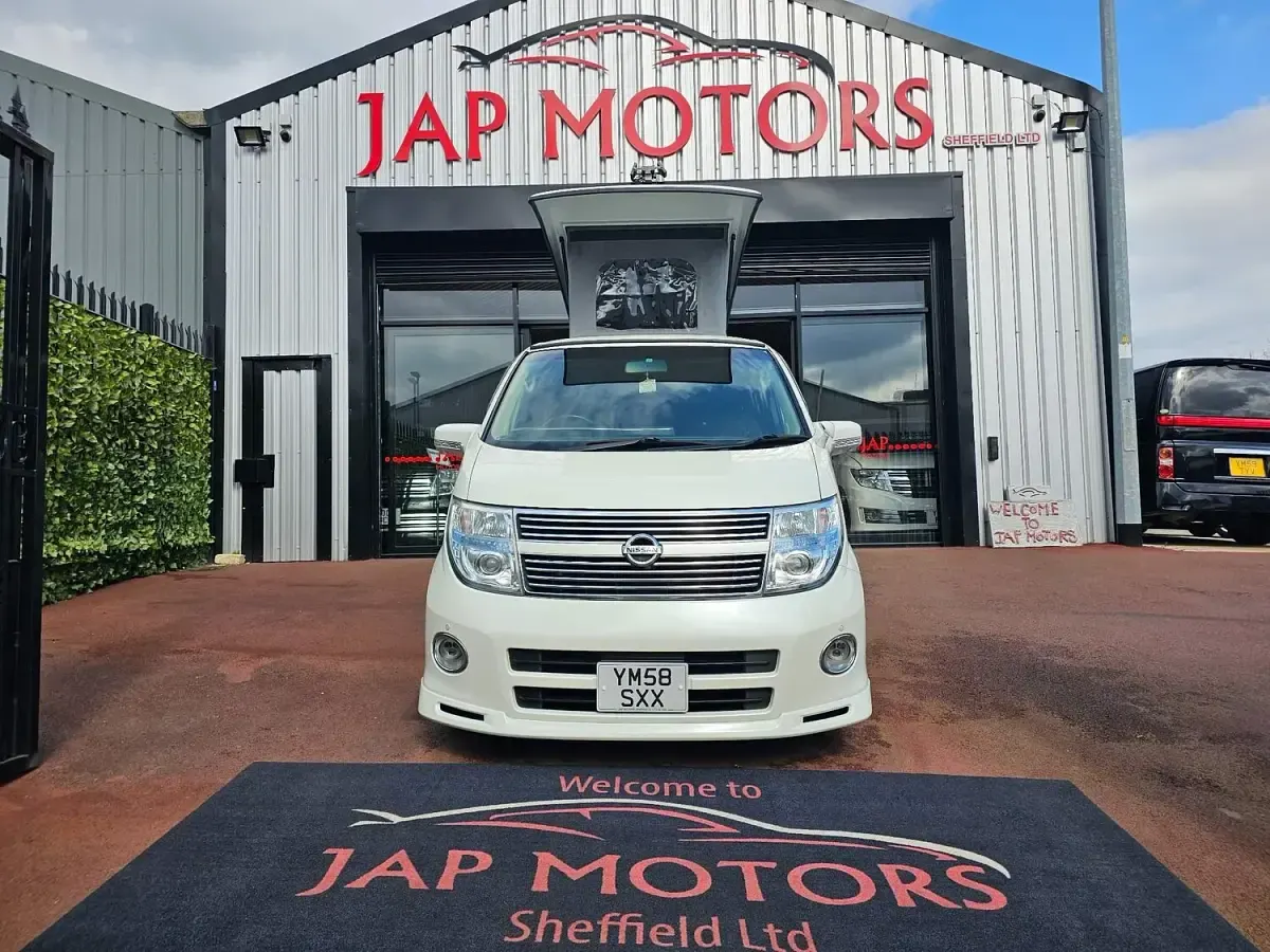 Used Nissan Elgrand 2024 White MPV