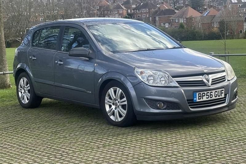 Used Vauxhall Astra Design Edition 115 HP (84 kW) 2007 Grey Hatchback