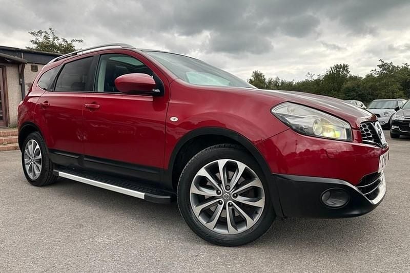 Red Used 2011 Nissan Qashqai +2 Tekna SUV | £5,495 (Fair price) - Image 1/1