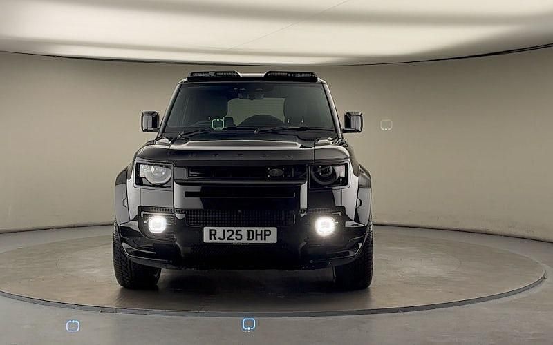 Used Land Rover Defender HSE Dynamic 350 HP (257 kW) 2024 Santorini black SUV