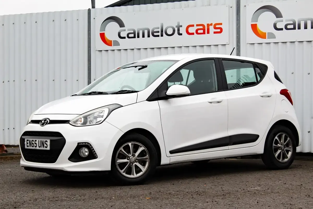 Used Hyundai i10 Premium 87 HP (63 kW) 2015 White Hatchback