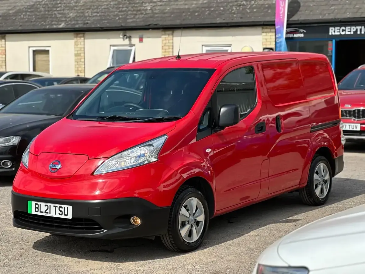 Used Nissan e-NV200 Tekna 80 kW (109 HP) 2021 Red MPV