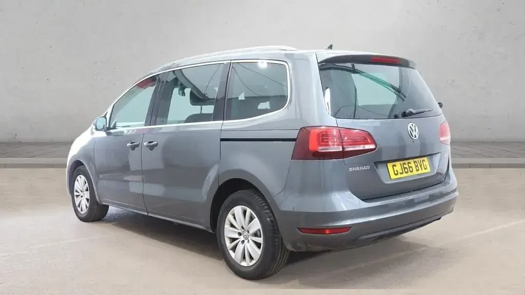 Usado VW Sharan SE 150 HP (110 kW) 2016 Cinzento Monovolume