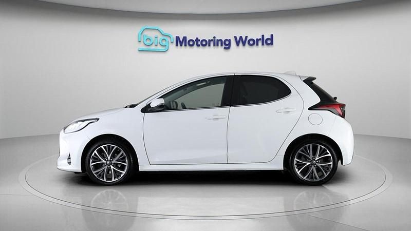 Used Toyota Yaris Hybrid 116 HP (85 kW) 2022 White Hatchback