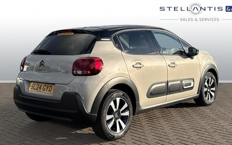Begagnad Citroën C3 PureTech 83 HK (61 kW) 2024 Röd Halvkombi