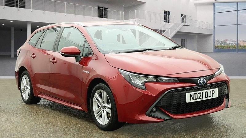 Used Toyota Corolla 122 HP (89 kW) 2021 Red Estate