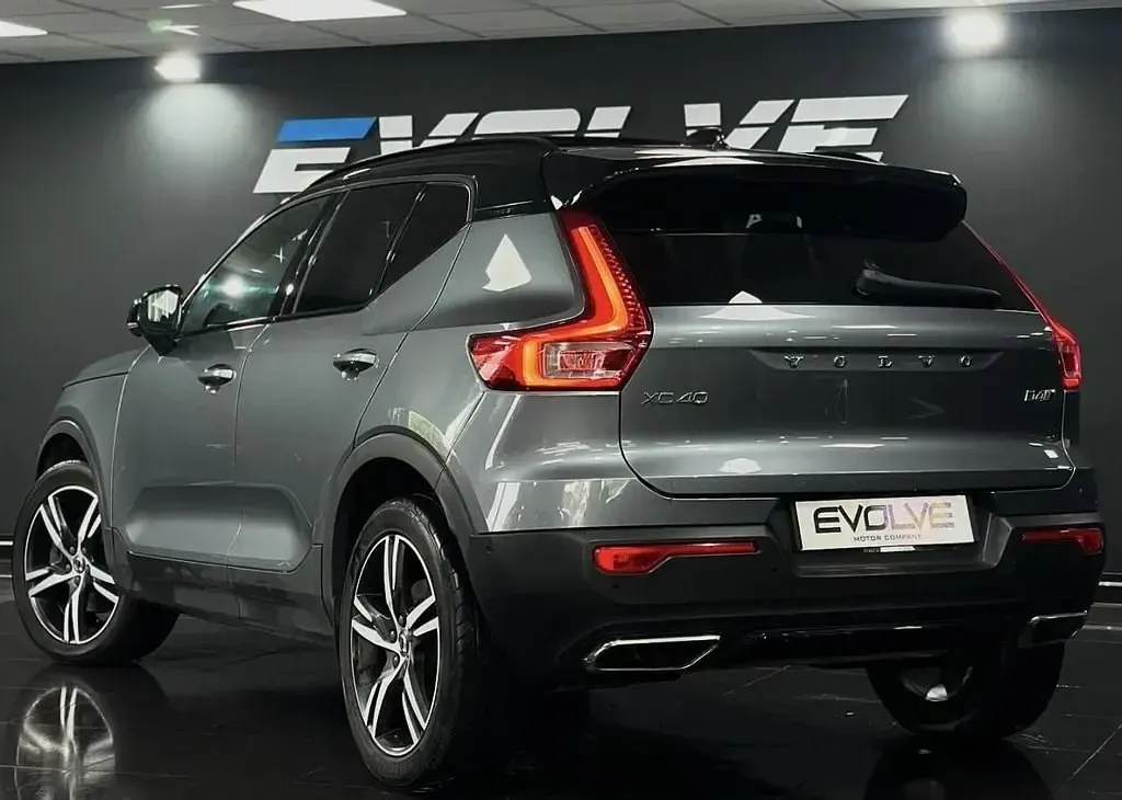 Usado Volvo XC40 190 HP (139 kW) 2018 Cinzento SUV